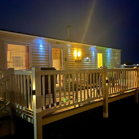 Calypso Hot Tub Breaks Tattershall Lakes Pet Friendly Bagian luar foto