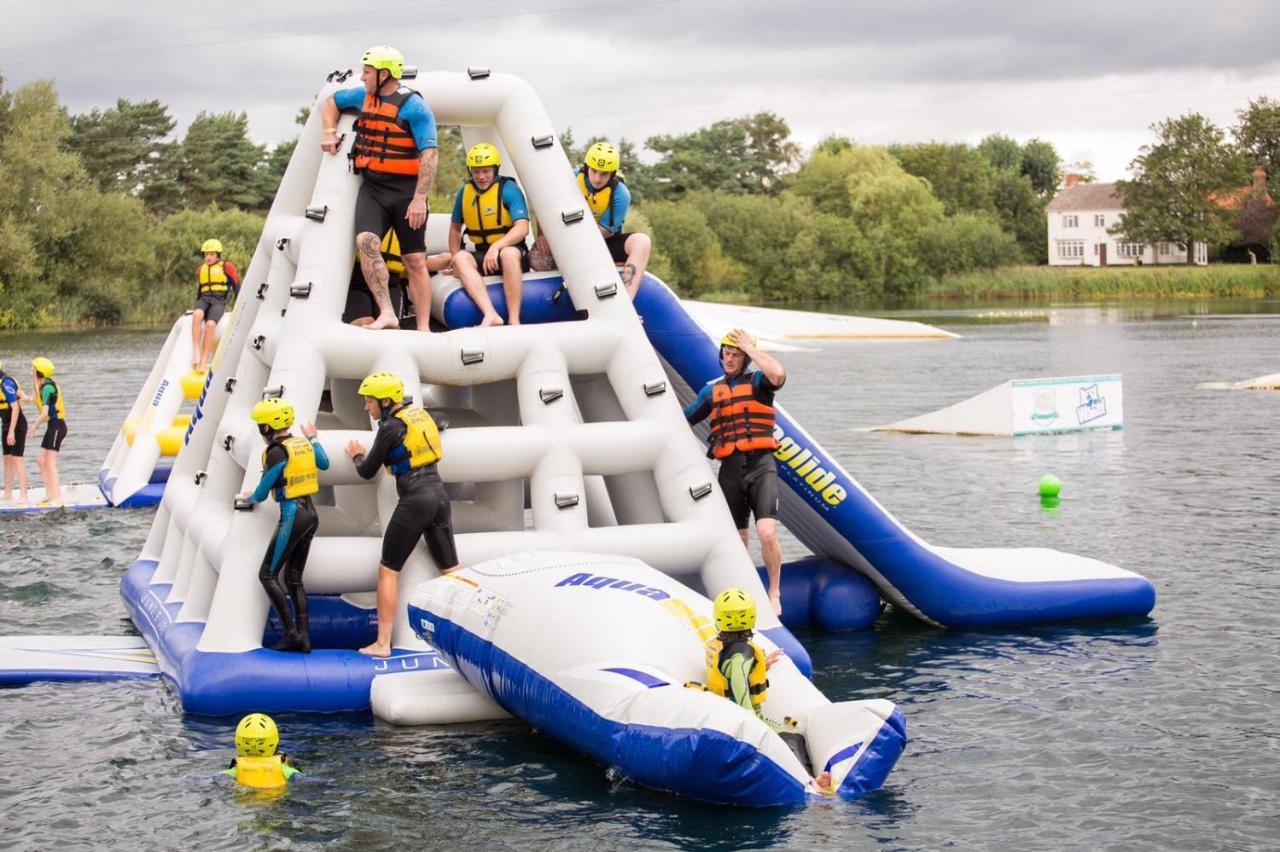 Calypso Hot Tub Breaks Tattershall Lakes Pet Friendly Bagian luar foto