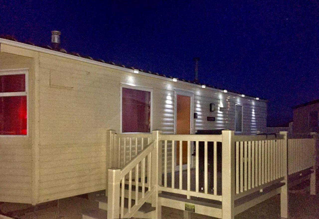 Calypso Hot Tub Breaks Tattershall Lakes Pet Friendly Bagian luar foto