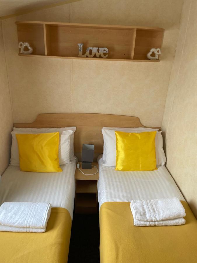Calypso Hot Tub Breaks Tattershall Lakes Pet Friendly Bagian luar foto