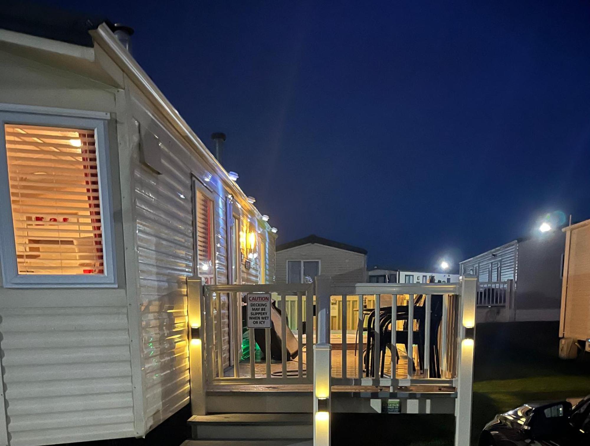 Calypso Hot Tub Breaks Tattershall Lakes Pet Friendly Bagian luar foto
